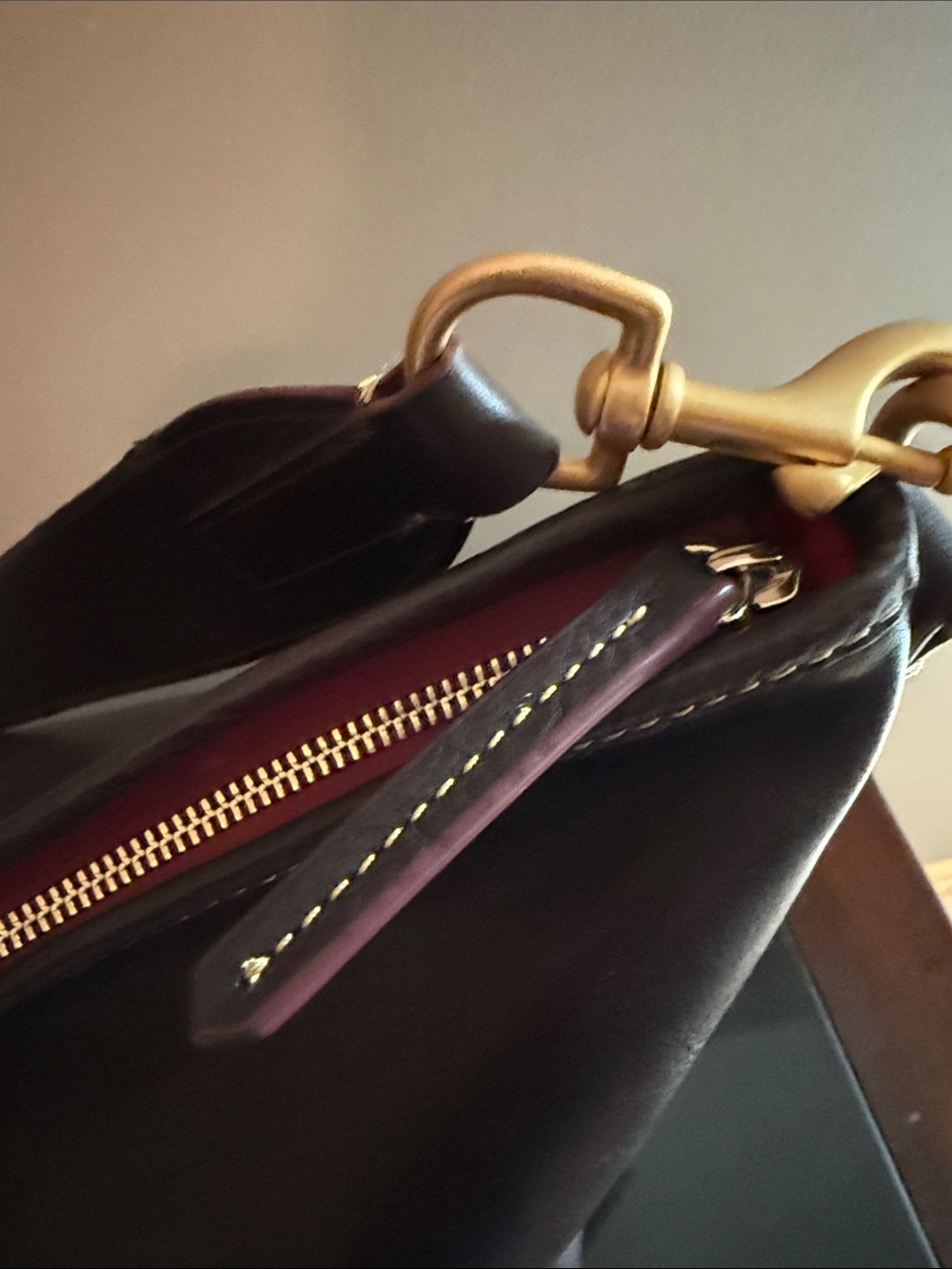 Dooney & Bourke Florentine Camden/Fielding Tmoro Like New - Picture 4 of 13